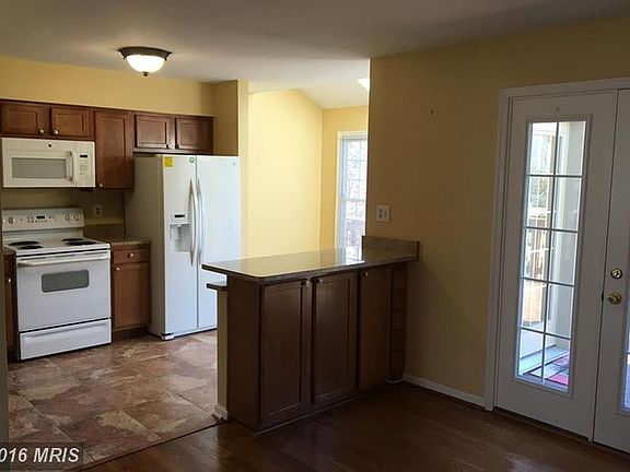 Dinning Room looking at kitchen