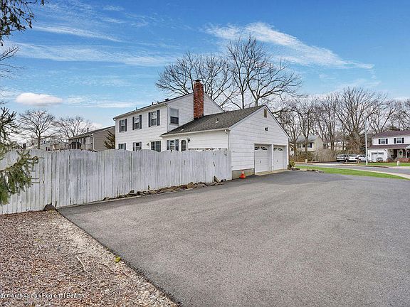 5th image of 661 Huckleberry Ln