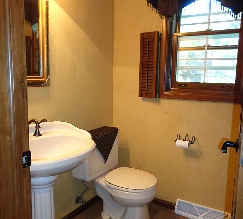 Main Floor 1/2 Bath