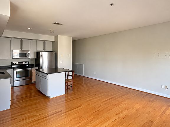 3rd image of 3577 Warder St NW APT 202