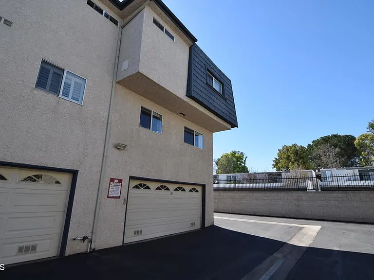 18550 Hatteras St #73 — Photo 29