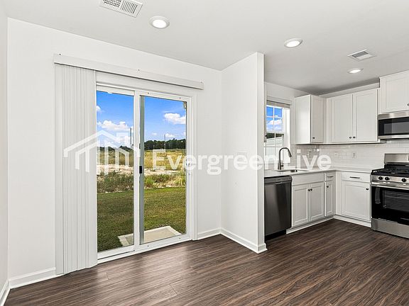 5th image of 317 Livesey Ln