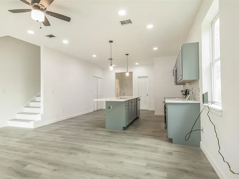 2305 Sakowitz St #B — Photo 3