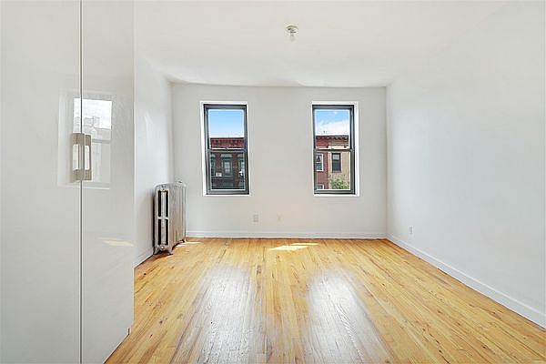 1st image of 219 Montrose Ave #1