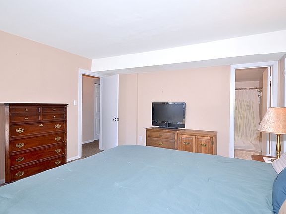 4th image of 30 Dudley Ct