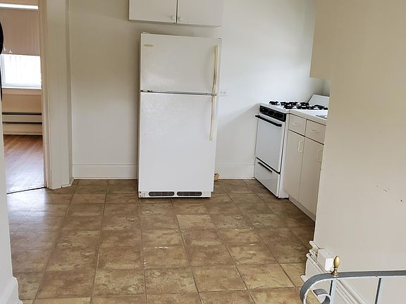 3rd image of 19 Washington St APT 3