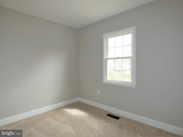 4128 Hamlin Ct — Photo 33