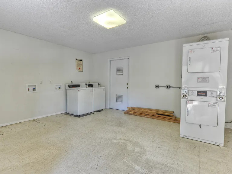 3903 Peterson Ave — Photo 6