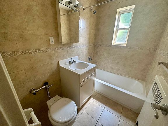 3rd image of 125 Highland Ave #2B