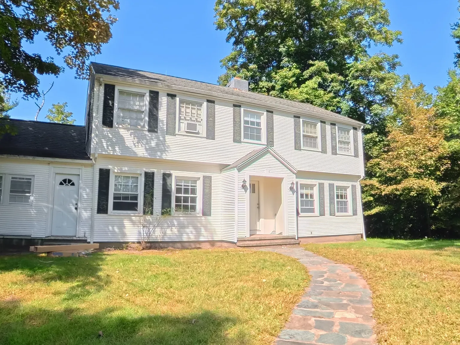 6 bed, 2487 sqft, $5,250 — Photo 1