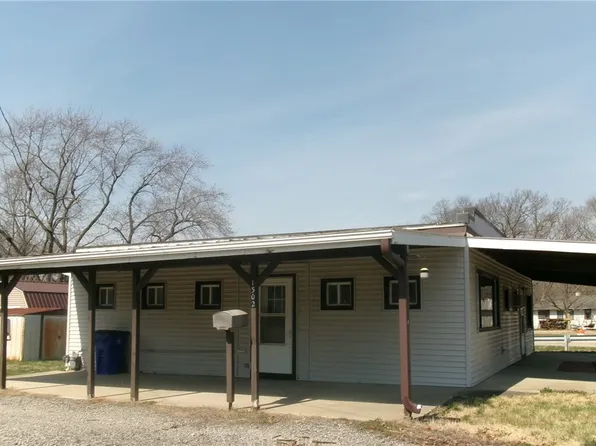 1302 W Pershing Rd, Decatur, IL 62526