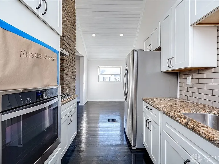 3001 Delaine Ave — Photo 8