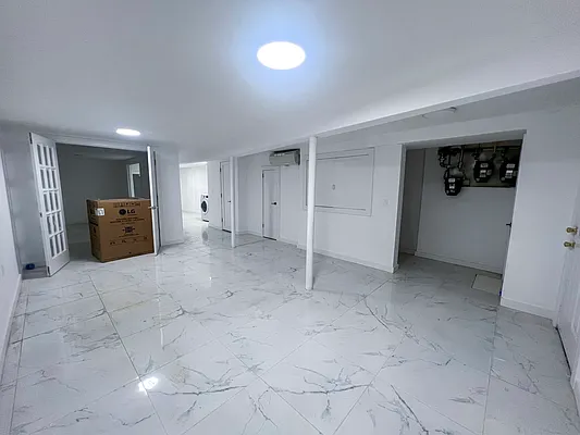 Rented by EXR | media 10