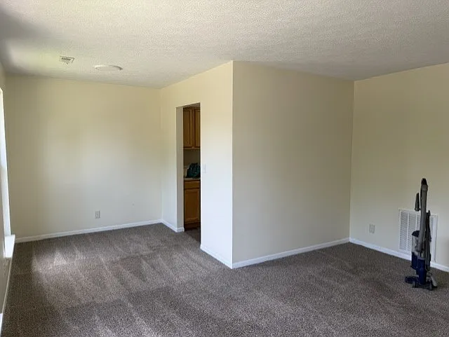 696 Trumbull St #696 — Photo 4