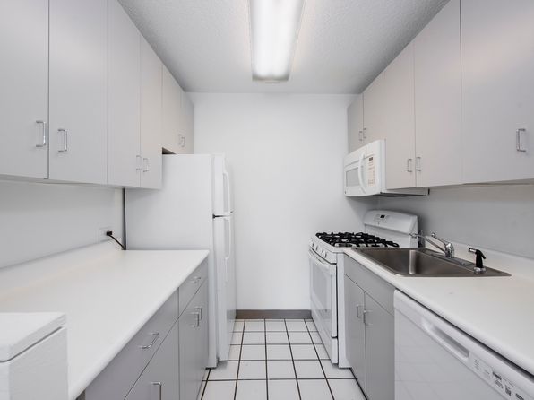 429 E 52nd St APT 24a