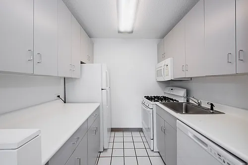 429 E 52nd St Photo 1