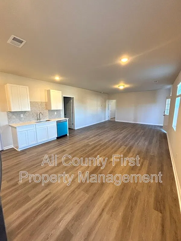 1 bed, 1.0 bath, 900 sqft, $1,800 — Photo 3
