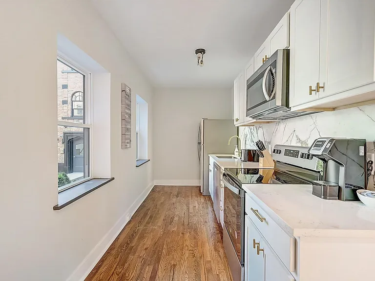 2624 Victory Pkwy — Photo 6
