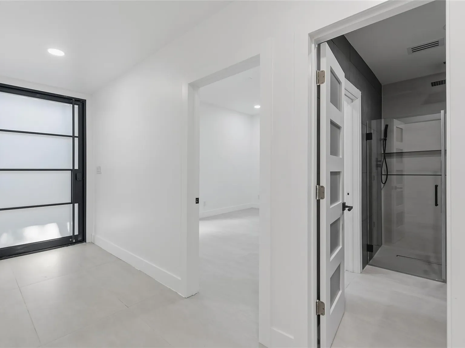 3 bed, 3.0 bath, 2544 sqft, $4,500 — Photo 4