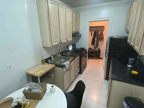 4th image of 28-32 35th St #D3