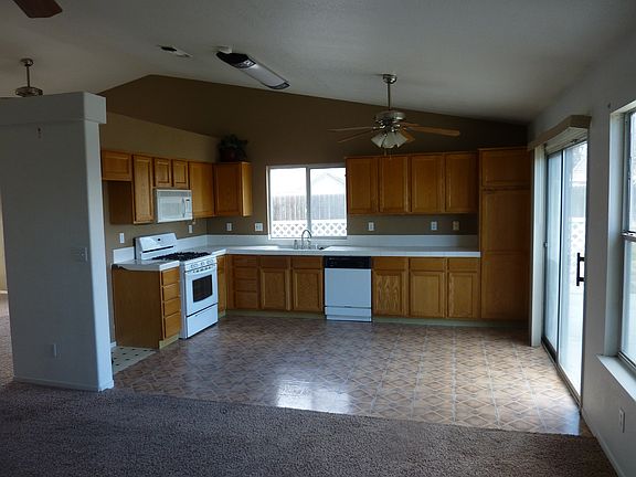 2nd image of 3158 Fairmont Dr