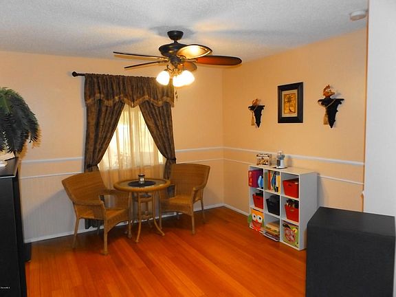 3rd image of 4948 Squires Dr