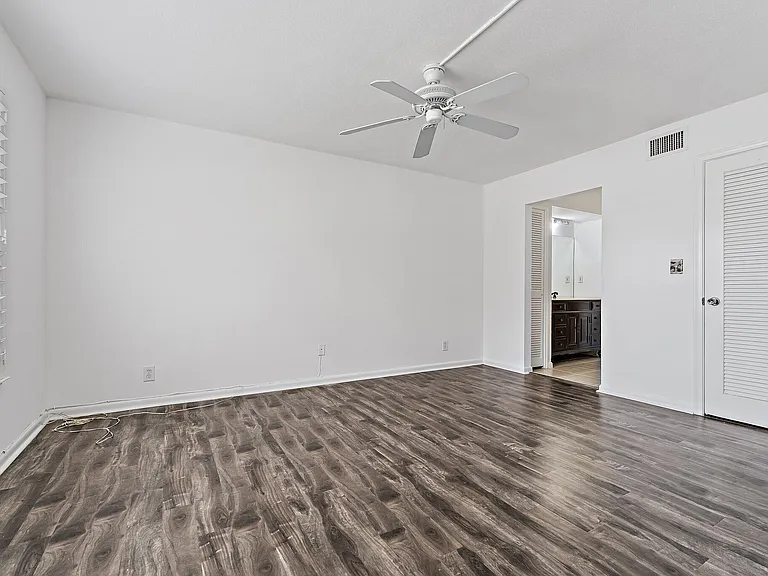 5570 Tamberlane Cir #131 — Photo 14