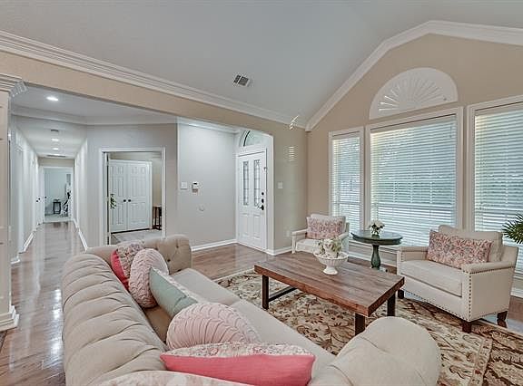 4th image of 708 Woodmoor Dr