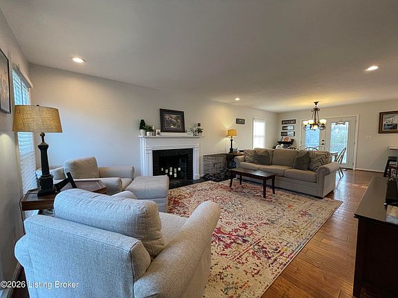 5th image of 9805 Meadow Vale Dr