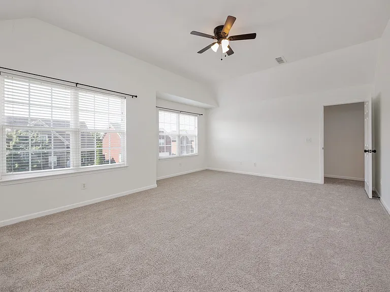 4093 Locerbie Cir — Photo 31