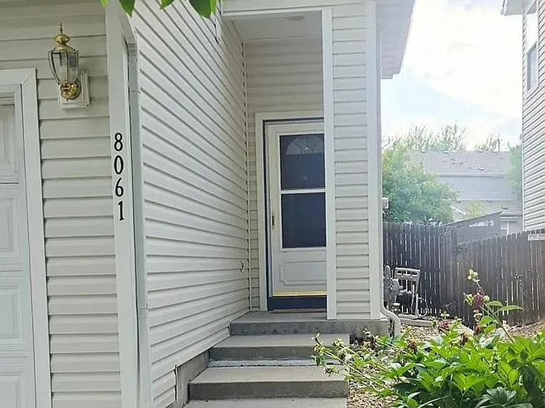 8061 S Kittredge Way — Photo 4
