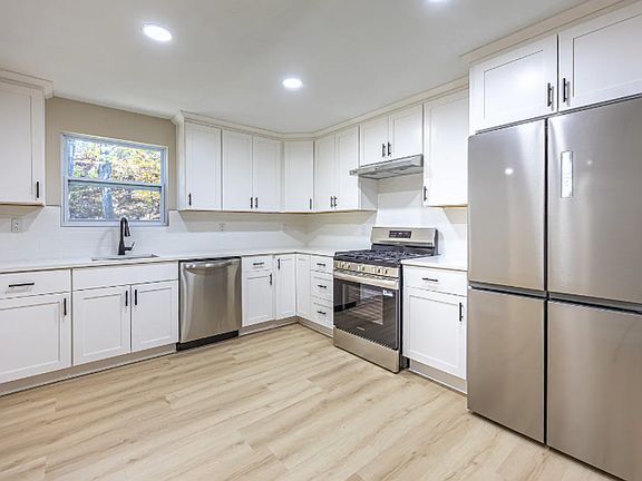 5th image of 476 Fielding Dr