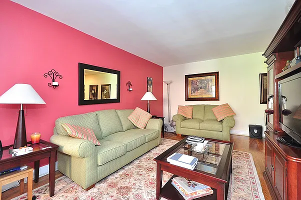 Sold by Re/Max In The City | media 25