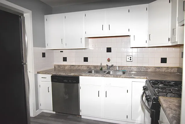 9S120 Lake Dr #201 — Photo 10