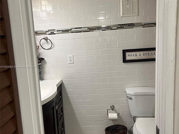 5th image of 250 NW 107th Ave APT 102