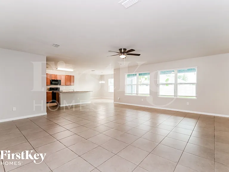 614 SW 25th Ln — Photo 3