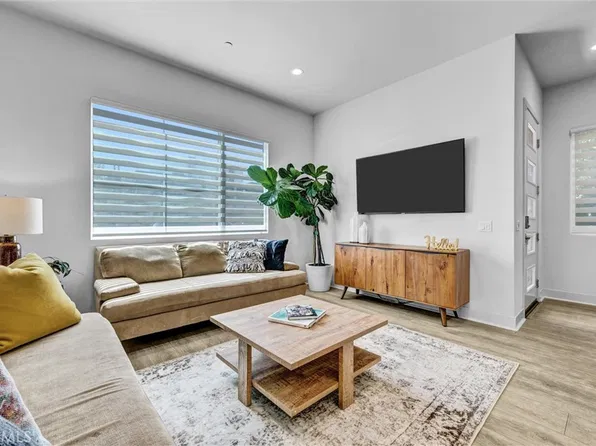 327 Novel, Irvine, CA 92618