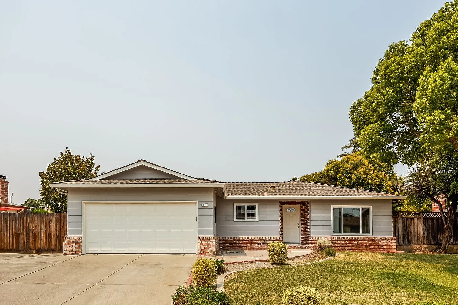 1371 Springhill Dr photo 1