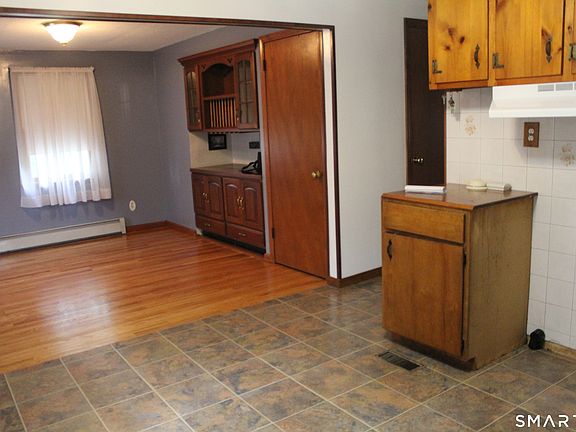 3rd image of 9 Rosemont Avenue