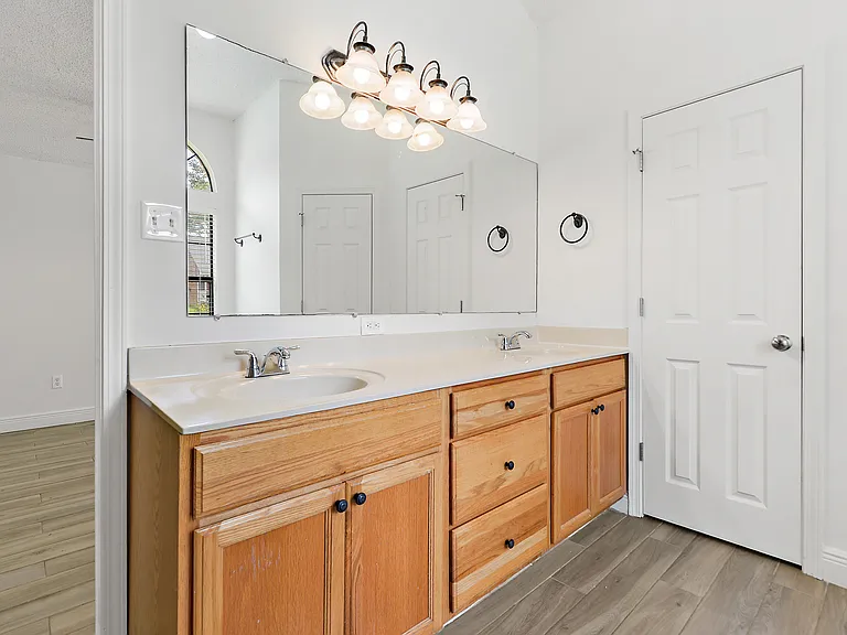 111 Winchester Dr — Photo 12