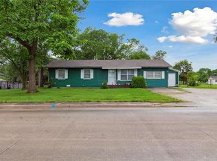 1402 N Cottonwood St, Iola, KS 66749