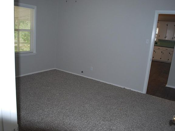 5th image of 864 Odie Dr