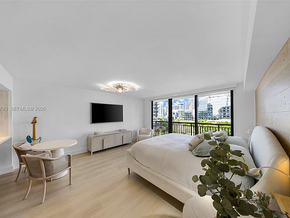 2nd image of 540 Brickell Key Dr APT 809