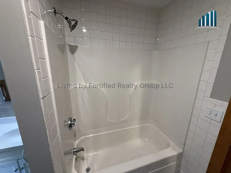 132 Hall St #3 — Photo 11