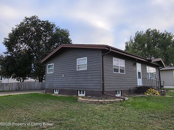 2nd image of 442 1st St SE