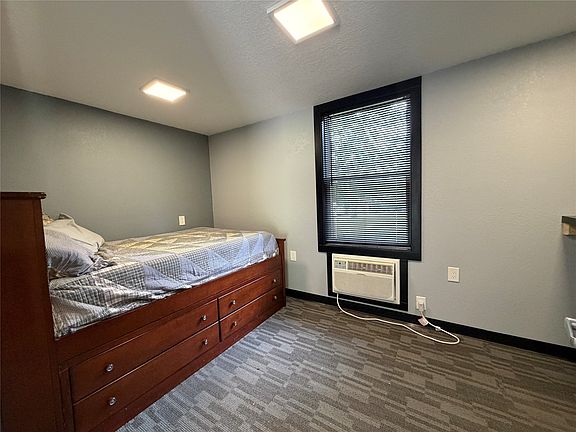 4th image of 8422 Meadow Wood Dr