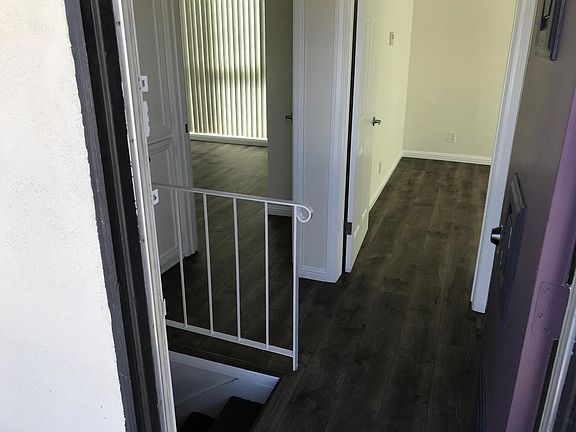 2nd image of 13059 Oxnard St #208