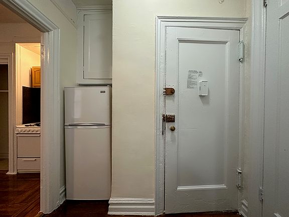 4th image of 8380 118th St APT 4B