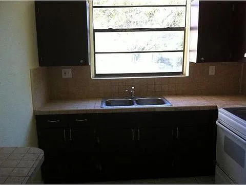2 bed, 1200 sqft, $800 — Photo 2