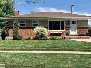 24936 Harmon St, Saint Clair Shores, MI